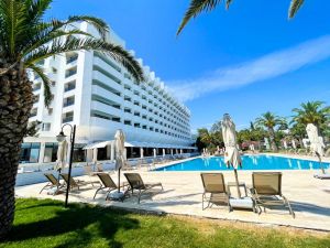 CLUB BEYY RESORT HOTEL (ex. MAXIMA BAY HOTEL)