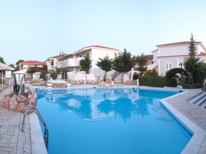 LOUROS BEACH HOTEL & SPA