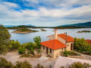 THALASSOKIPOS SEA VIEW STUDIOS AND SUITES - BB