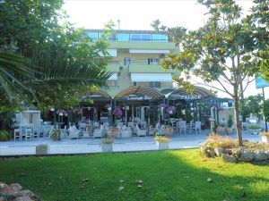 PLATON BEACH HOTEL