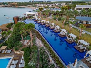 LAUR HOTELS
