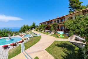 AKRITAS EV ZIN VILLAS SUITES