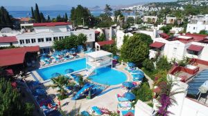 SUMMER GARDEN SUITES & BEACH