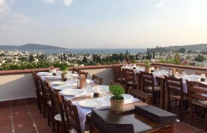 EL VINO HOTEL & SUITES