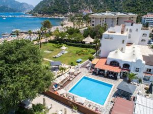CASA AND BLANCA BEACH HOTEL