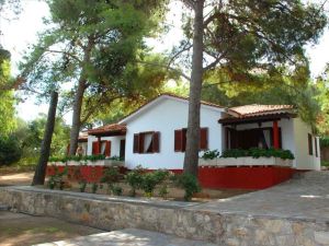 ALYKES PARK BUNGALOWS AND APARTMENTS